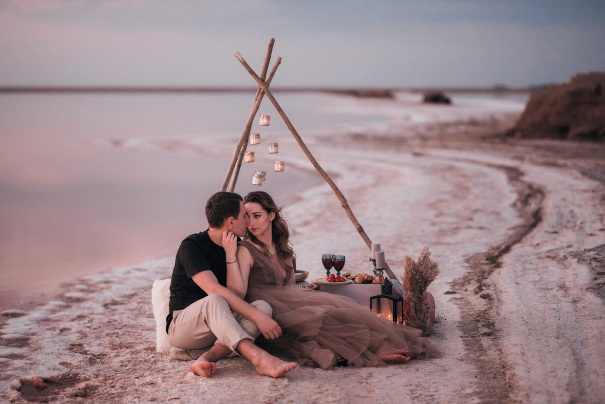 Make your romantic picnic unforgettable with our themed packages and décor, tailored to your love story in Vancouver! Whether you're envisioning a cozy boho retreat or a luxurious vintage affair, we'll create the perfect setting for you and your part