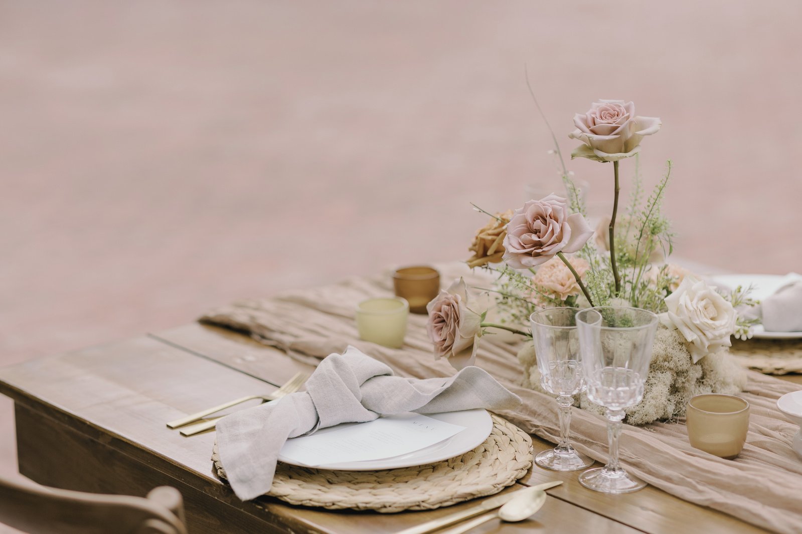 Indulge in a touch of vintage glamour with our curated picnic setups, designed to transport you to a bygone era in Vancouver! From classic checkered blankets to retro-inspired accessories, every detail evokes the romance and allure of vintage style